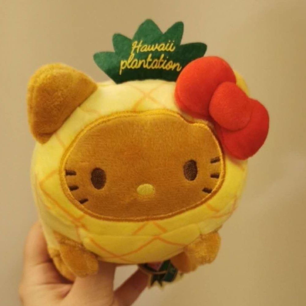 Hawaii Plantation Limited Edition Hello kitty Pineapple Plush Toy Hawaii Only!